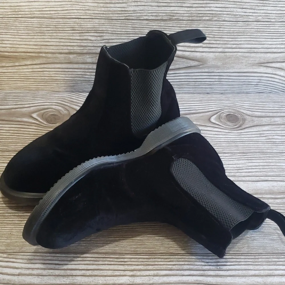 Dr. Martens Floren 6 black velvet Chealse boots for woman